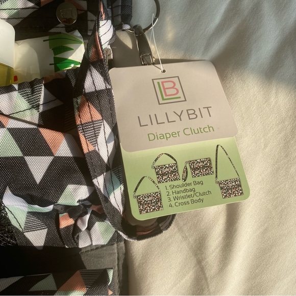 Lillybit Uptown Diaper Clutch Triangles - Picture 7 of 9